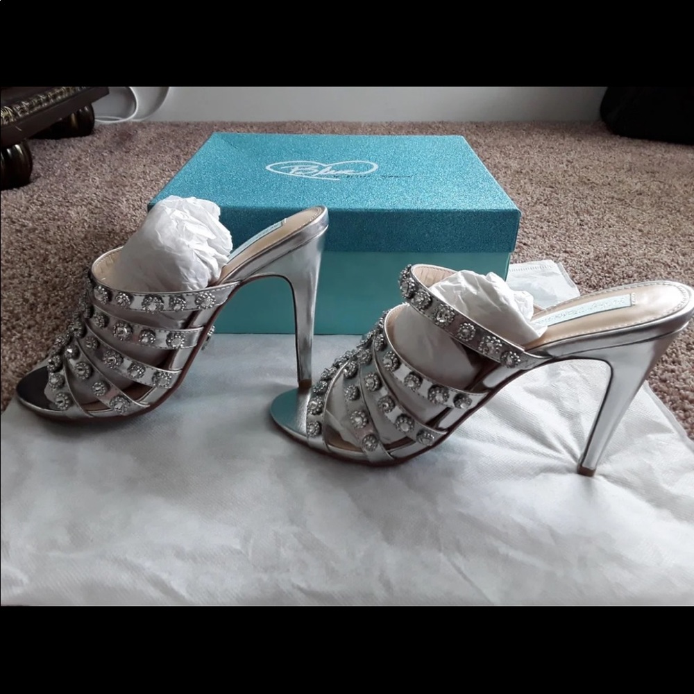 Betsey Johnson Blue Women's SB-Jovi Heeled Sandal.